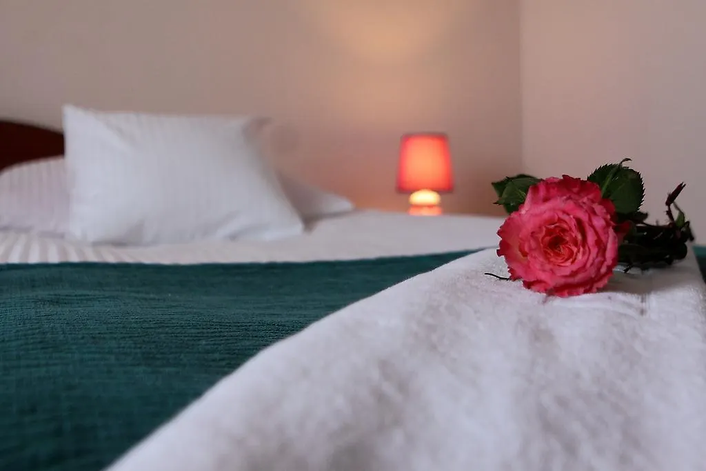 Hotel Pod Kamykiem Rzaska